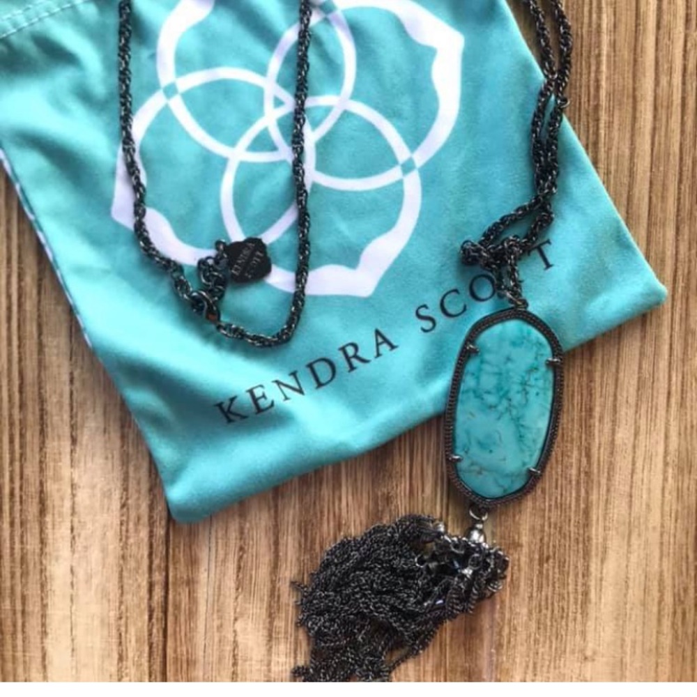 Kendra Scott necklace